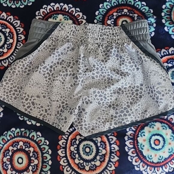 Nike Running Shorts - Picture 4 of 4